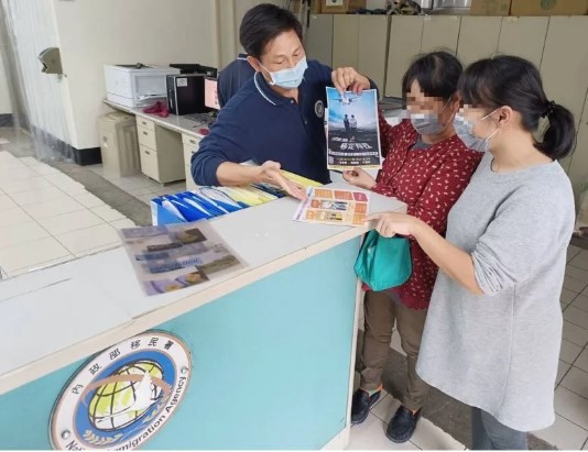 中國阿嬤逾期居留，由女兒陪同自行到案  圖／移民署花蓮專勤隊提供